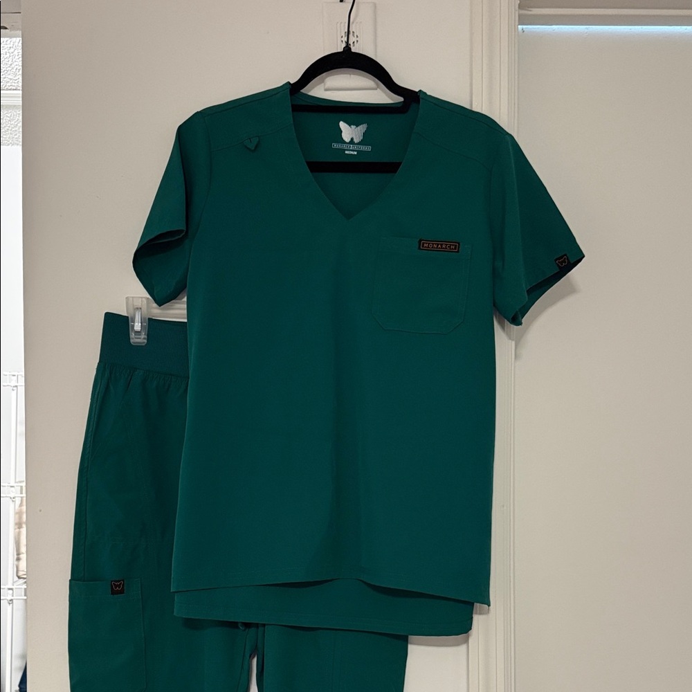 Kelly Green Monarch Scrub Set